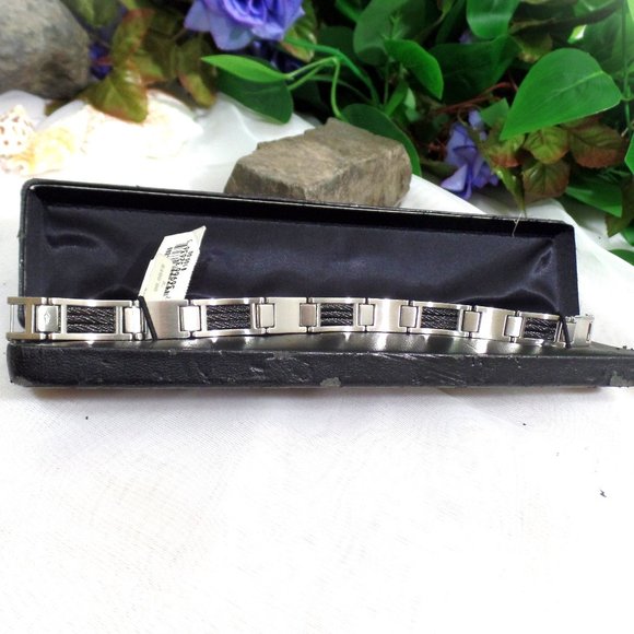 Men\'s stainless steel and black steel cable bracelet